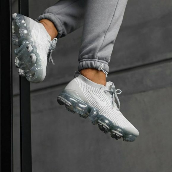 Nike Air Vapormax Flyknit 3 Womens Running Shoe Sneaker Silver White US 7.5 - Picture 1 of 8